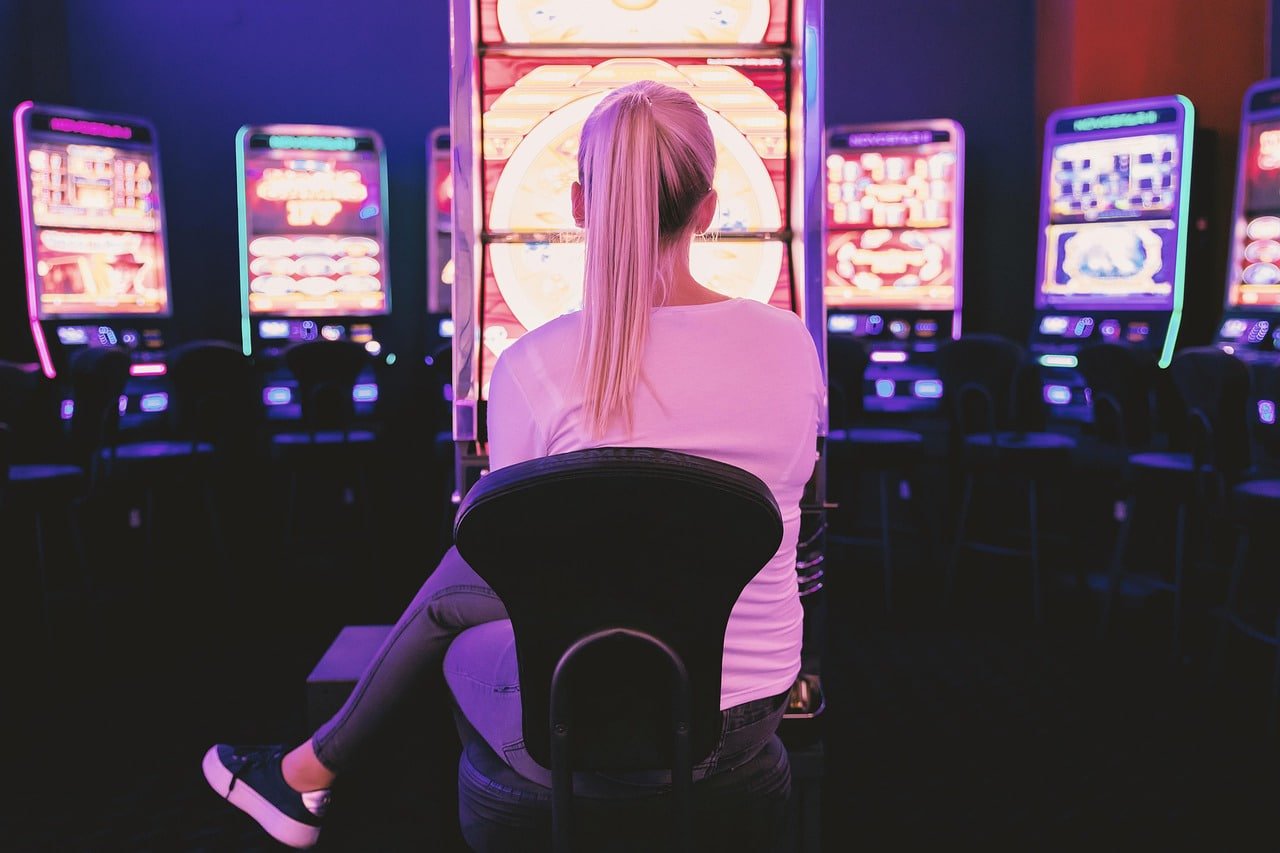 myan99 app မိုဘိုင်း APP Live Betting Sportsbook Slots ကစားနေသောမြင်ကွင်း